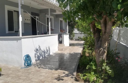 Aliaga Wohnung | Bahçeli deniz kenarında daire