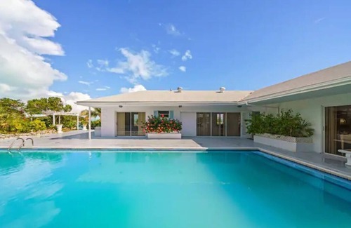 Great Exuma Haus | Bahamian Private Island Escape - Sleeps 8