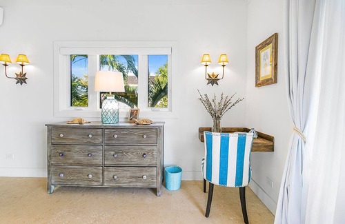 Hartswell Villa | Bahari House - Luxury Oceanfront Villa w/ Spectacular View, Pool, Spa and Dock