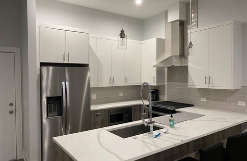 Near West Side Wohnung | Balcony CityView Luxury United Center Apartment