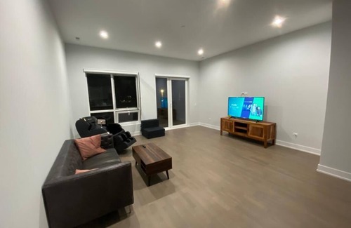 Near West Side Wohnung | Balcony CityView Luxury United Center Apartment