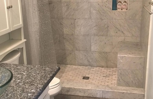 South 7th Ward Haus | WesomeSuper Frenchmen St Lage in der Nähe von FQ mit umlaufenden Balkon (18STR-20609)