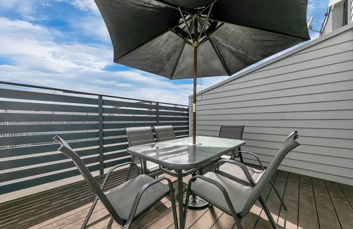 Parnell Haus | Balcony+Parking 3BR Gem Near Arena | Zodiak Stays