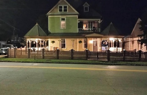 Talladega Wohnung | Victorian Sunset View Studio Apartment