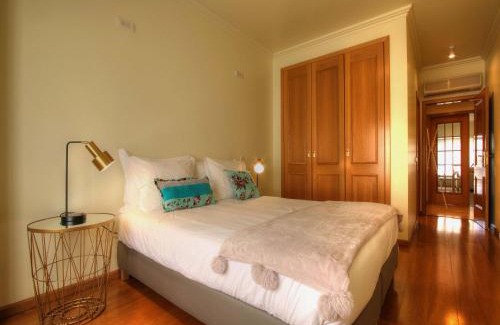 Sao Sebastiao Wohnung | Balcony with view, private garage, an elevator