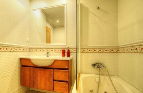 Sao Sebastiao Wohnung | Balcony with view, private garage, an elevator