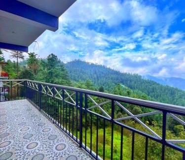 Shimla Wohnung | Baldeyan Breeze 2BHK Family Apartments with Balcony View