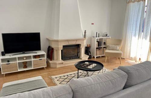 Capelas Haus | Baleeiro do Cais:Harbour House, Fishing, Fireplace