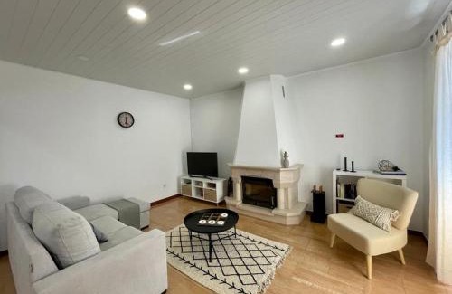 Capelas Haus | Baleeiro do Cais:Harbour House, Fishing, Fireplace