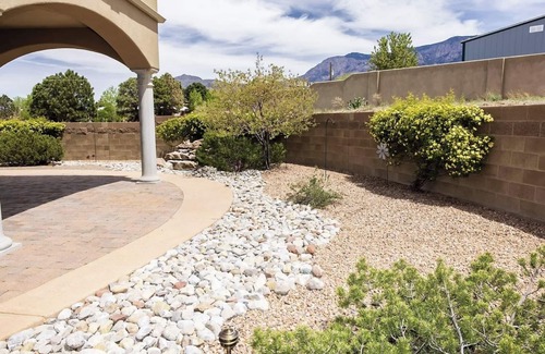 North Albuquerque Acres Haus | Balloon Fiesta getaway in serene North Albuquerque Acres