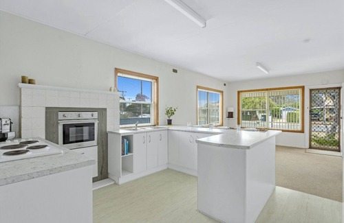 Burrill Lake Haus | Balmoral is a comfortable and spacious 2 bedroom cottage at Burrill Lake