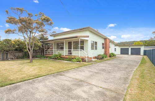 Burrill Lake Haus | Balmoral is a comfortable and spacious 2 bedroom cottage at Burrill Lake