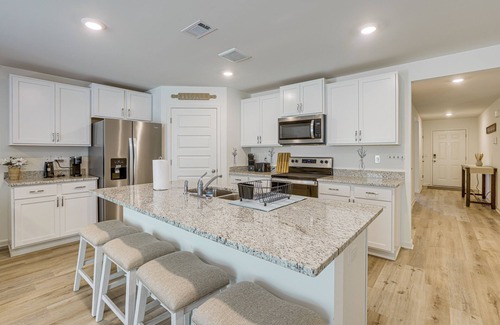 Northport Haus | Bama Game Day Base: Newly Built Home Near UA!