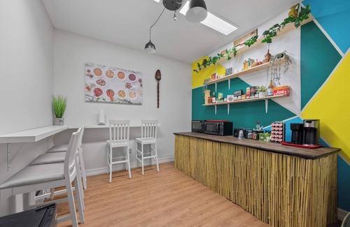 Orlovista Villa | Banana Leaf Villa-Honey Combo Rooms