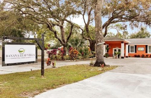 Orlovista Haus | Banana Leaf Villa-Vintage Vibes- King Suite