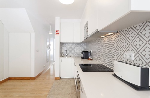 Santa Engracia Wohnung | Barbadinhos Apartments in Lisbon Historic Neighborhood
