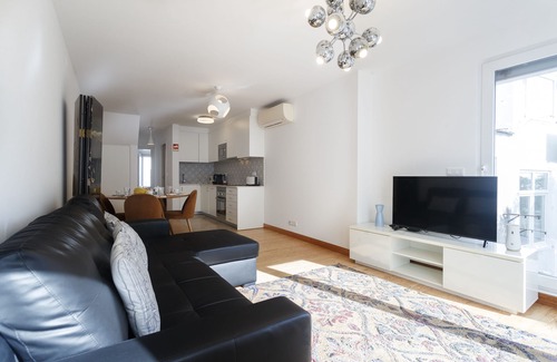 Santa Engracia Wohnung | Barbadinhos Apartments in Lisbon Historic Neighborhood