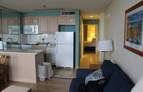 Northeast Virginia Beach Resort | Barclay Towers Resort Oceanfront Unit with Full Oceanfront Balcony