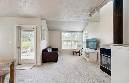 Shorepine Village Haus | BareFoot Breeze