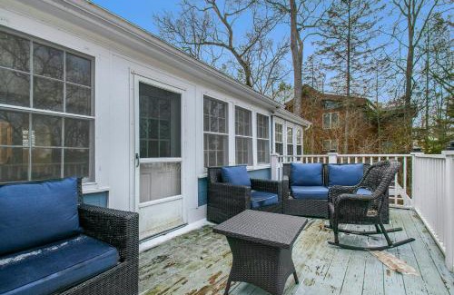 Grand Beach Haus | Barefoot Cottage Pool House