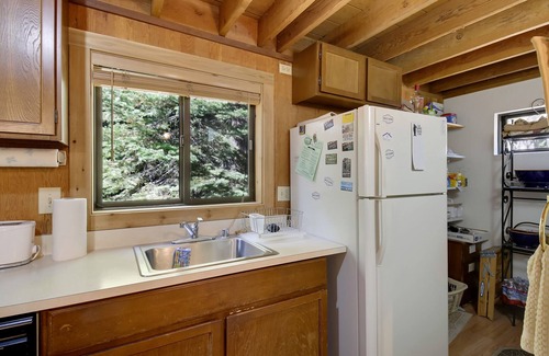 Talmont Kabine | Barking Pine Cabin - private BEACH access, sunny location