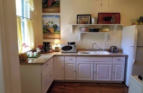 East of Broadway Hütte | Barkley Cottage - 1 Bedroom