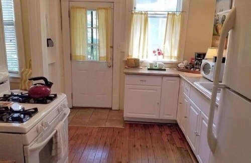 East of Broadway Hütte | Barkley Cottage - 1 Bedroom