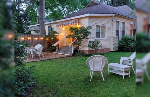 East of Broadway Hütte | Barkley Cottage - 1 Bedroom