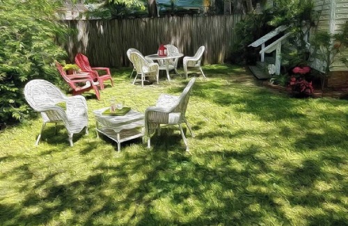 East of Broadway Hütte | Barkley-Hayward Cottage