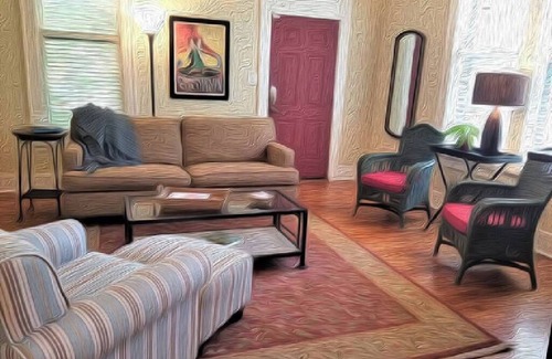 East of Broadway Hütte | Barkley-Hayward Cottage