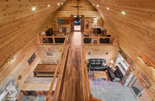 Arena Haus | Barnhouse! Mini Golf, Slide, Theater, Arcade/Games, Pool/Hot Tub/Sauna, Home Gym