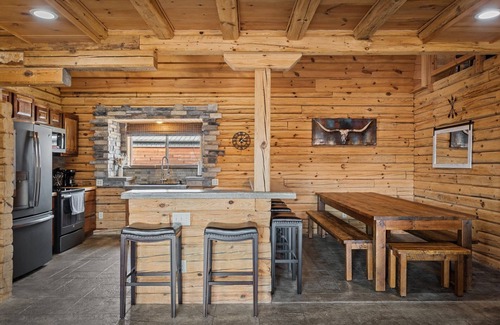 Arena Haus | Barnhouse! Mini Golf, Slide, Theater, Arcade/Games, Pool/Hot Tub/Sauna, Home Gym