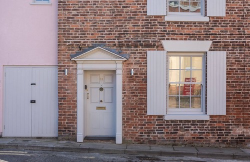 Nantwich Wohnung | Barth Room Suite & luxurious bathroom. Super king size bed along with a fabulous bathroom providing