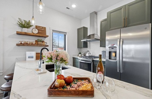 Riverfront Wohnung | *Basecamp: The Blue Bungalow*