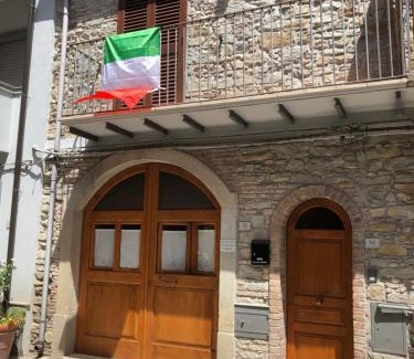 Basico Haus | Basicò un balcone sul mare-Casa I CARRUGGI- Case vacanza Sicilia&Toscana-