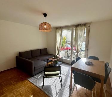 Seebach Wohnung | Basic 3BR Flat with Balcony in Zurich