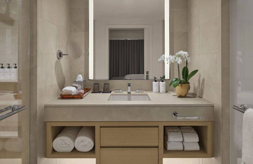 Back Bay East Hotel | Bask in Modern Style Comfort! Park View, Pet-friendly Property near Inman Square