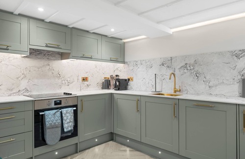 Upper Town Wohnung | Baths Ultimate House Sleeps 40