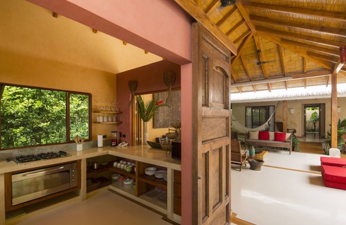 Playa Hermosa Cobano Villa | Batik, a Luxury Dream balinesischen Beach Villa