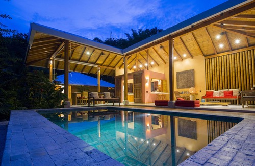 Playa Hermosa Cobano Villa | Batik, a Luxury Dream balinesischen Beach Villa
