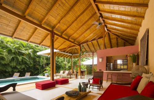 Playa Hermosa Cobano Villa | Batik, a Luxury Dream balinesischen Beach Villa