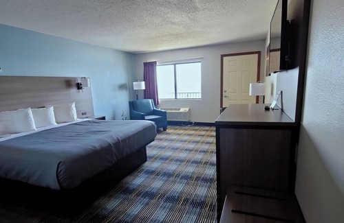 St Ignace Hotel | Bavarian Haus Lakefront Inn