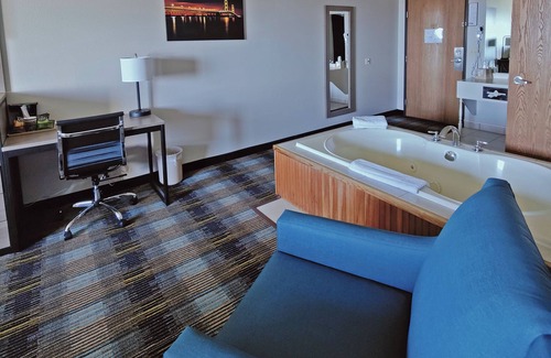 St Ignace Hotel | Bavarian Haus Lakefront Inn