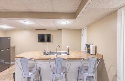 Center Avenue Historic District Haus | Bay Breeze Mansion | DogsOK | HotTub-open | 6 BDR+