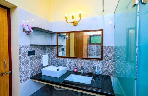 Heritage Town Haus | Bay Homes 2BHK WT Bathtub Near Rock Beach