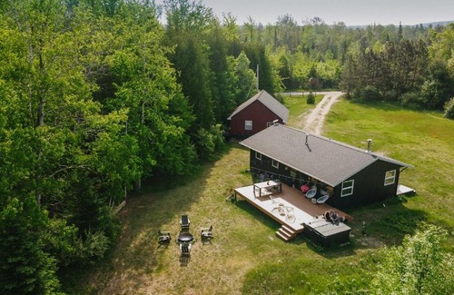 Beulah Haus | Bay Point Hideaway in the Woods