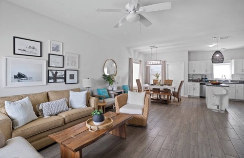 Port Isabel Villa | Bay view 3BR gated villa w/ community amenities
