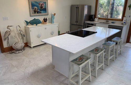 Cape Breezes Haus | Bayside, 4 Zi, 2 Bäder, Dock, Golfwagen zum Golf, Elavator-Handicap zugänglich!