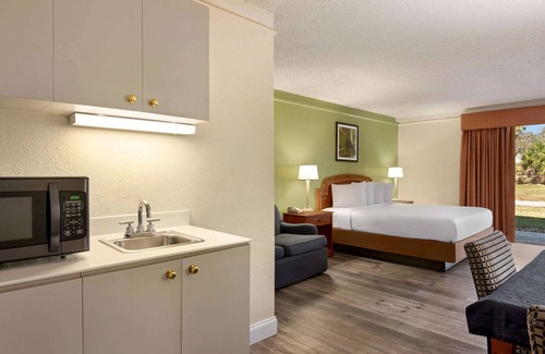 Daytona Beach Hotel | Baymont by Wyndham Daytona Beach/Intl Speedway