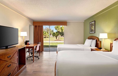 Daytona Beach Hotel | Baymont by Wyndham Daytona Beach/Intl Speedway